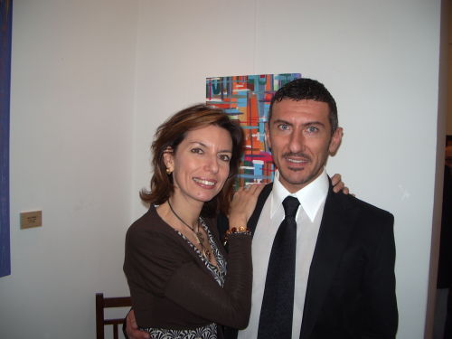 Laura Romano e Maurizio Priolo in galleria all'inaugurazione della personale di Maurizio Priolo "Settepersettequarantanove"
